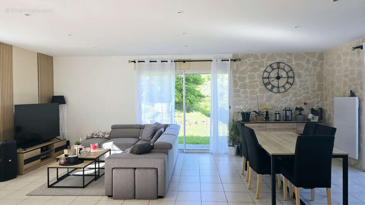 Maison à SAINT-MAGNE-DE-CASTILLON