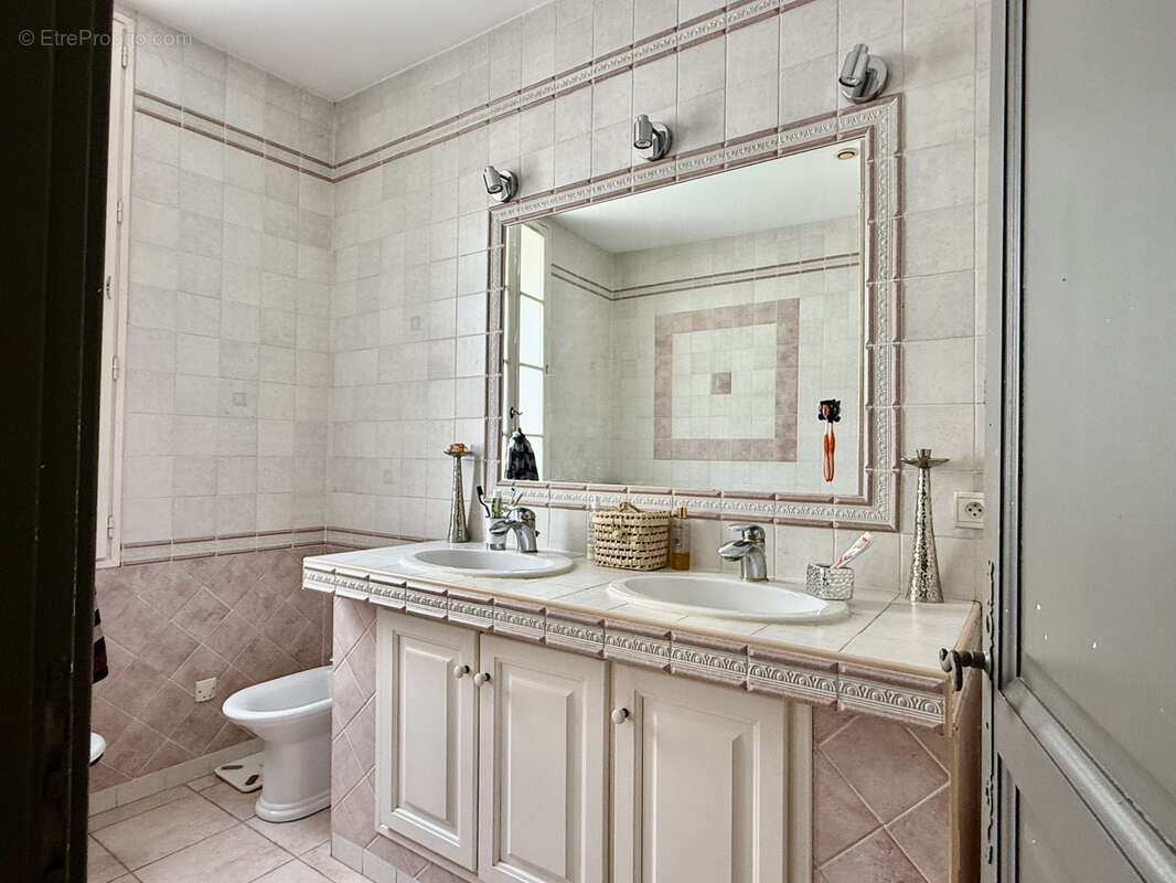 Maison à BAGNOLS-SUR-CEZE