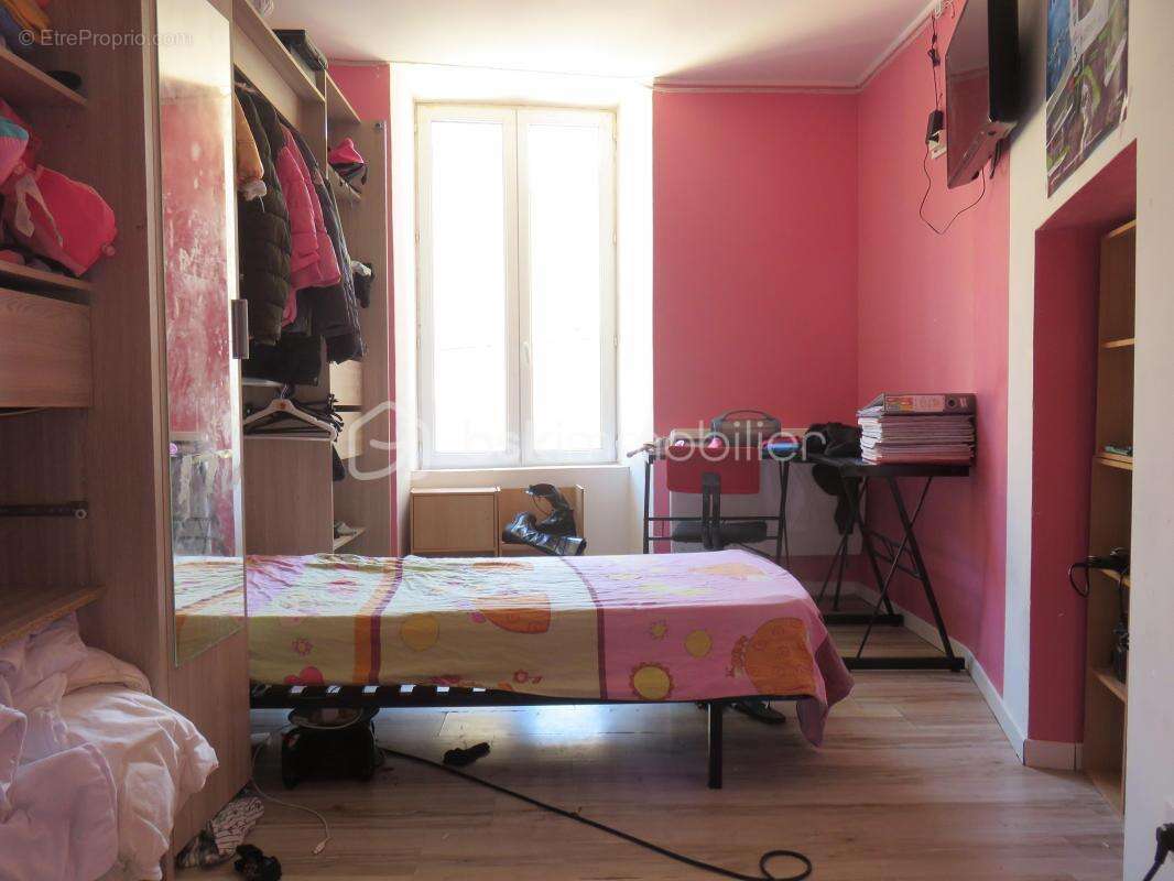 À 5 minutes de lézignan-corbières – maison de village r+2 avec remise – 5 chambres dont une suite parentale – vendue louée – idé - photo 8