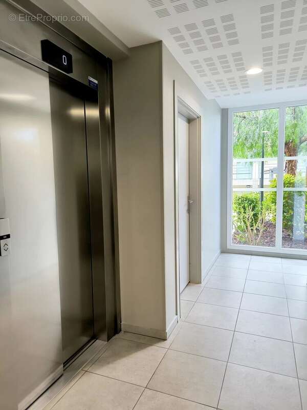 Appartement à ROQUEBRUNE-SUR-ARGENS