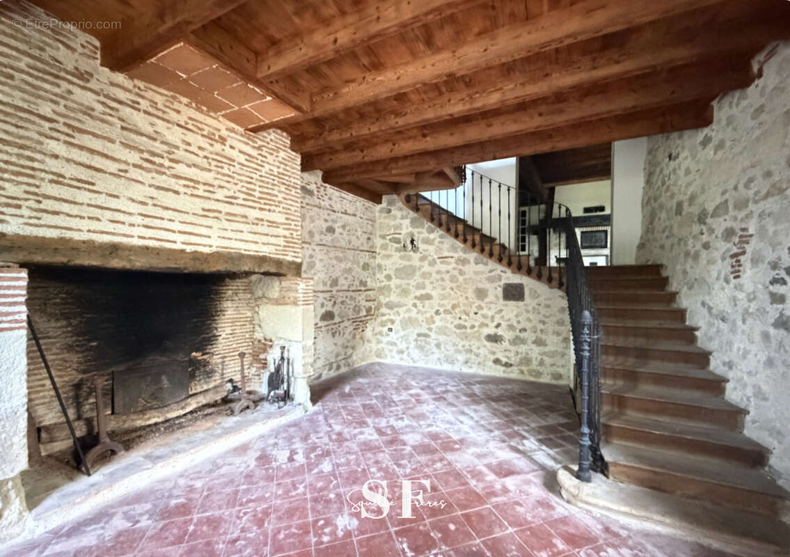 Saint hilaire de lusignan - maison  en pierres de caractere a renover - photo 5