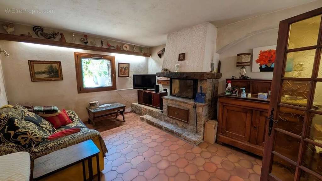 CARCES Propriété sur 7.5 hectares - photo 7
