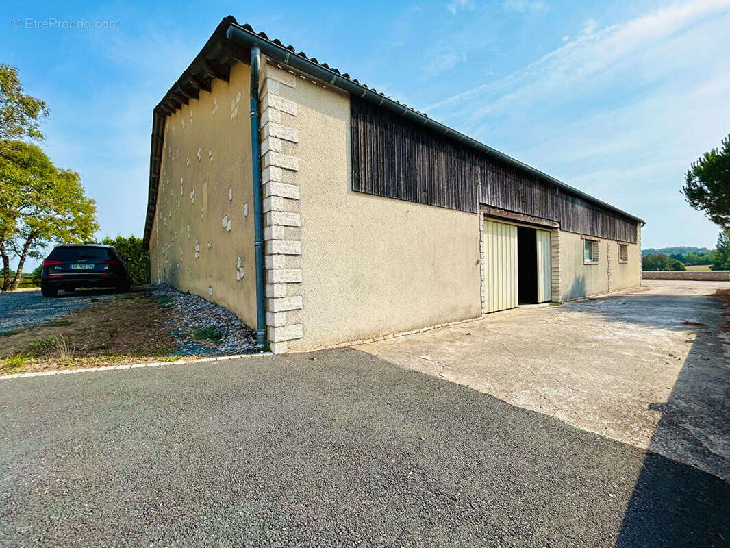 Maison à SAINT-ETIENNE-DE-VILLEREAL