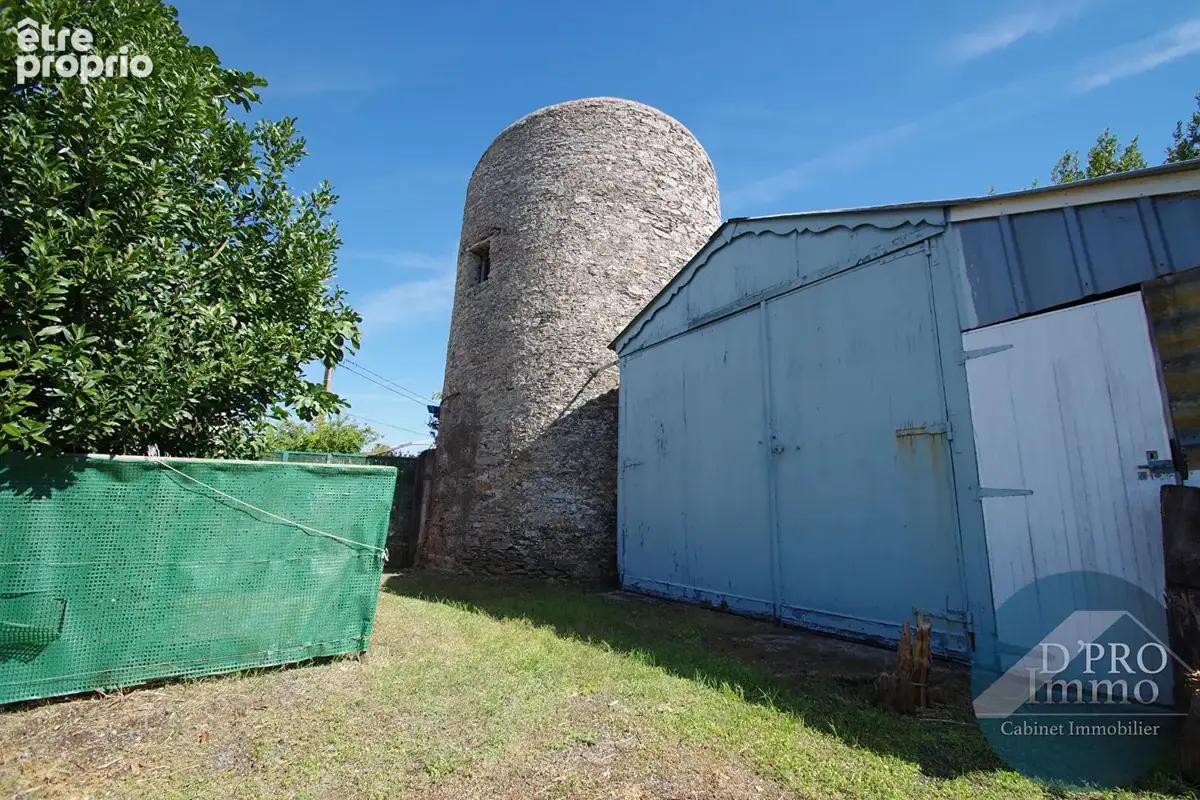 Une maison en pierre, un joli jardin, un ancien moulin et le centre-ville à 5 minutes à pied. - photo 2