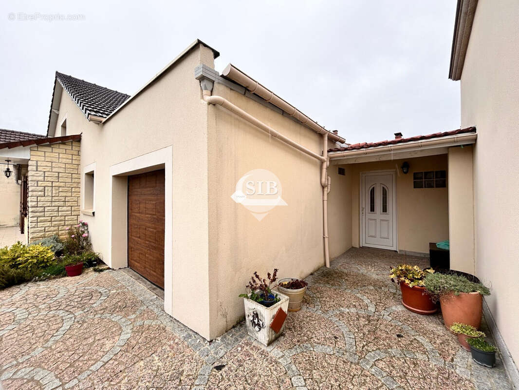 Maison à LA VILLE-DU-BOIS