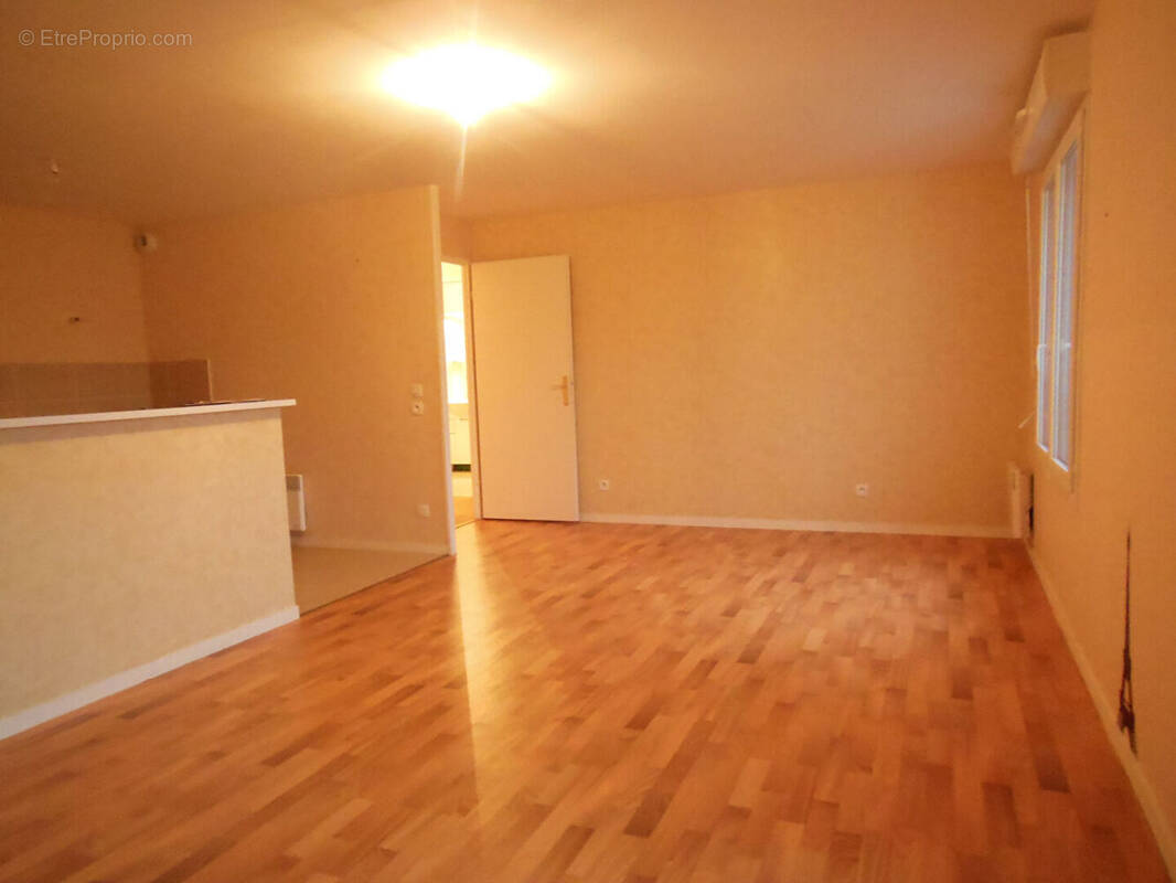 Appartement à VAL-DE-REUIL