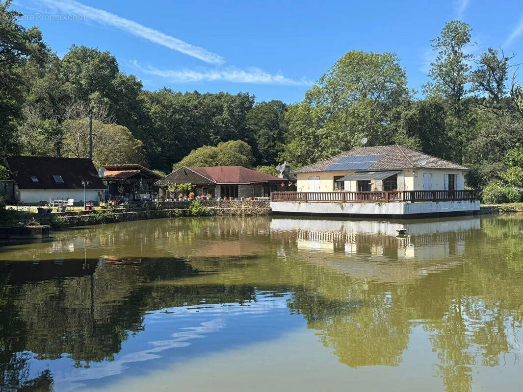 Maison à CHATEAUPONSAC