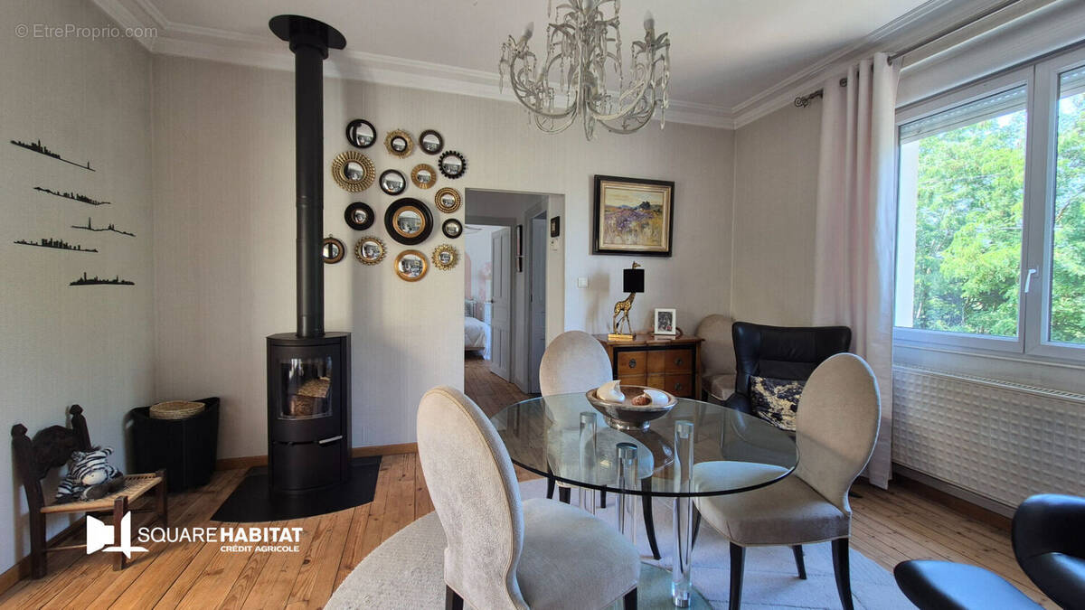 Maison à MONTREVAULT