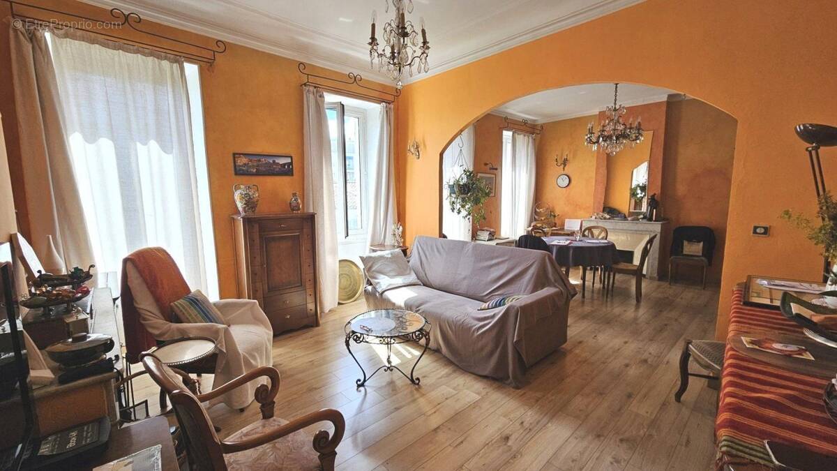 Appartement à MARSEILLE-4E