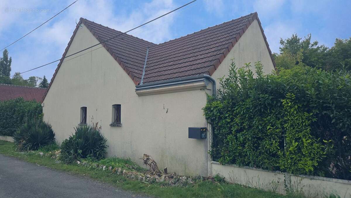 Maison à CHERISY