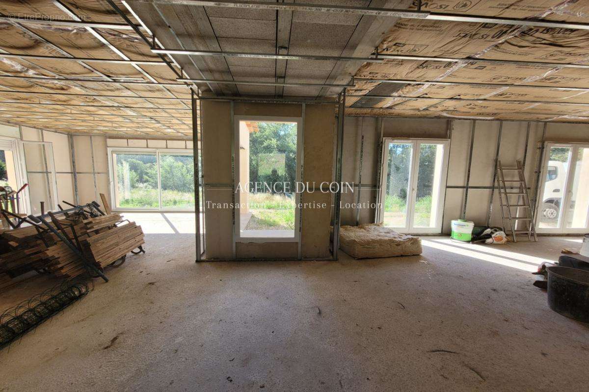 Maison à VILLECROZE