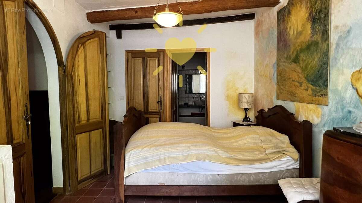 CLAVIERS : Belle maison de village restaurée avec terrasse - photo 22