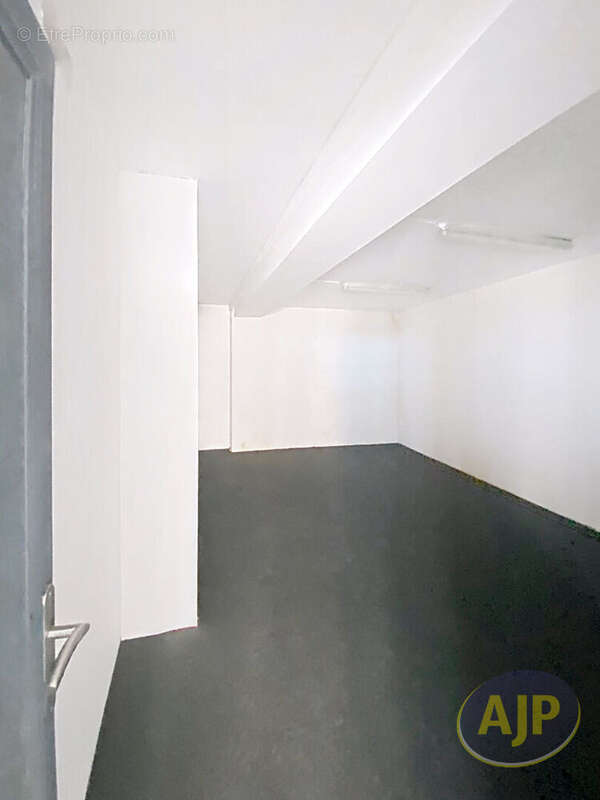 Local commercial Lesparre Medoc 81.3m2 - photo 10