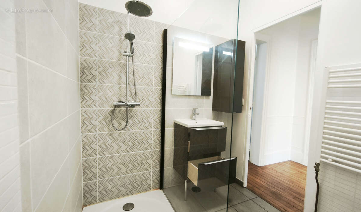 Très bel appartement rez de chaussée de centre ville avec jardin privatif - photo 9