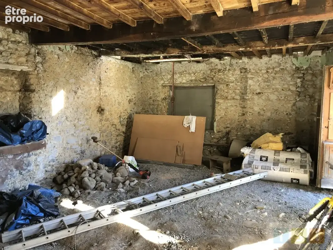 Maison ancienne en pierre et dépendances sur terrain de 362 m² - photo 11