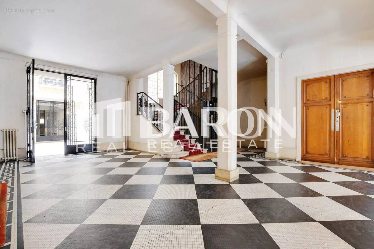 Appartement à PARIS-17E