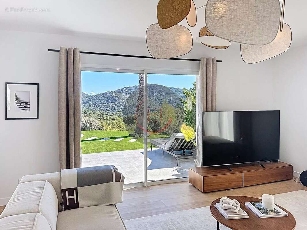 Maison à LES ADRETS-DE-L&#039;ESTEREL