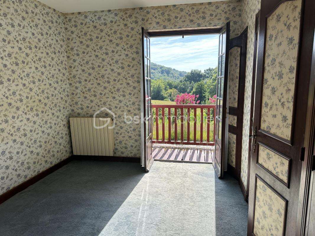 Maison basque a saisir - photo 9