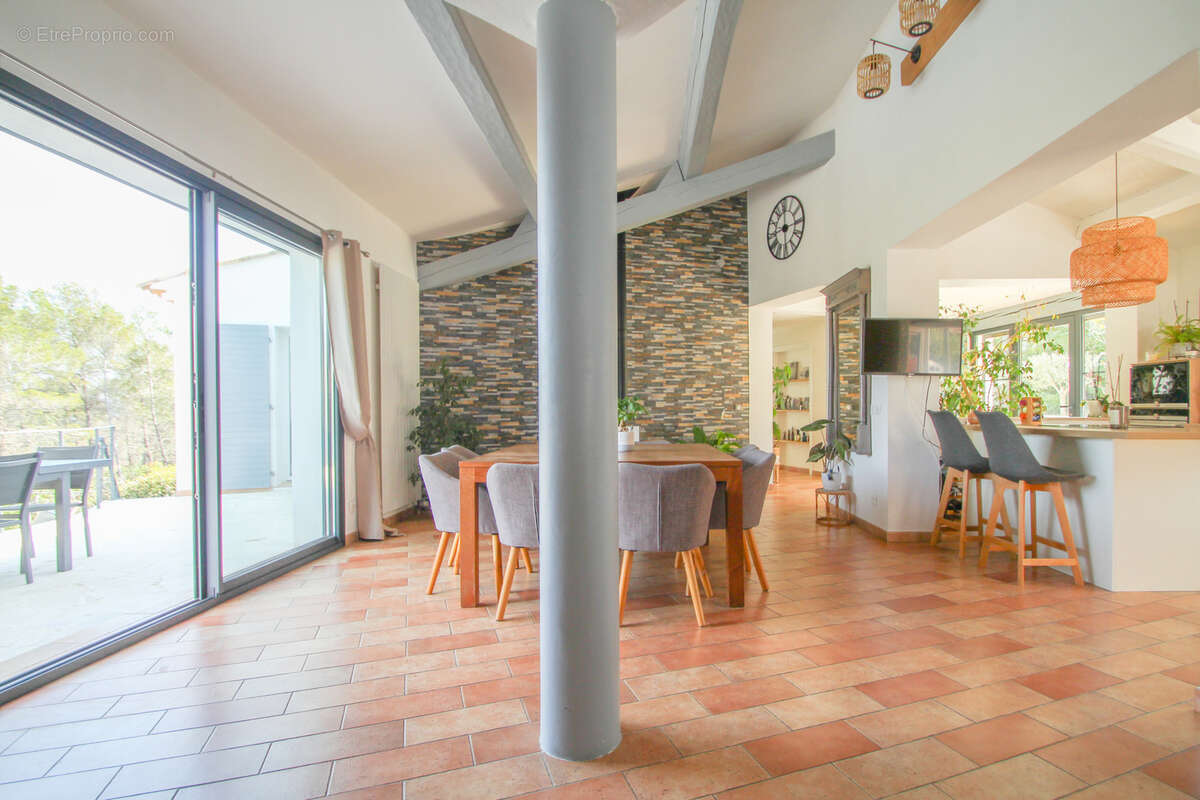 Maison à TOURRETTES