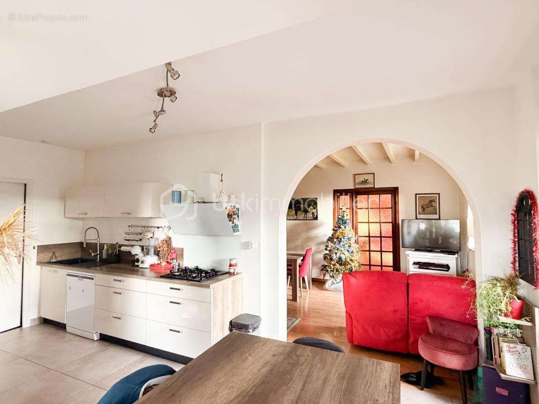 Maison à SAINT-PIERRE-LA-COUR