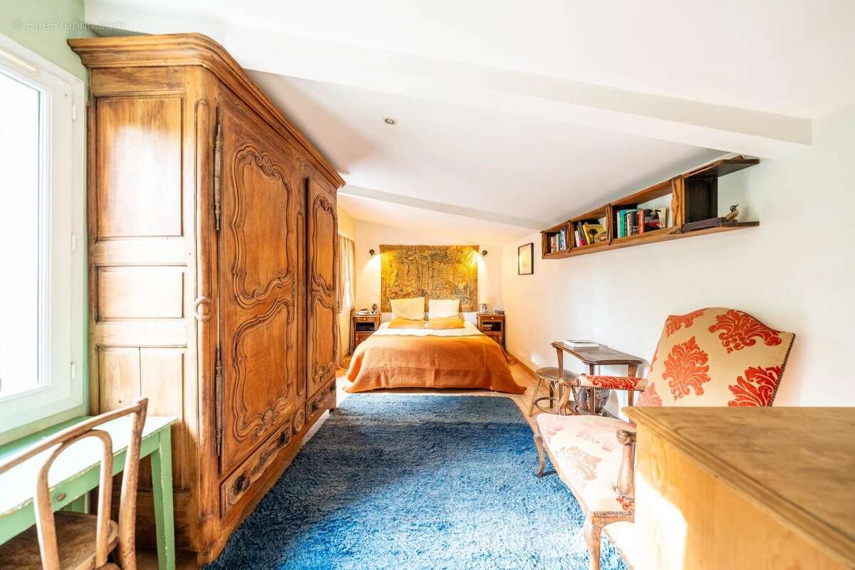 Cannes croix des gardes - maison de caractere – beaux volumes - photo 8