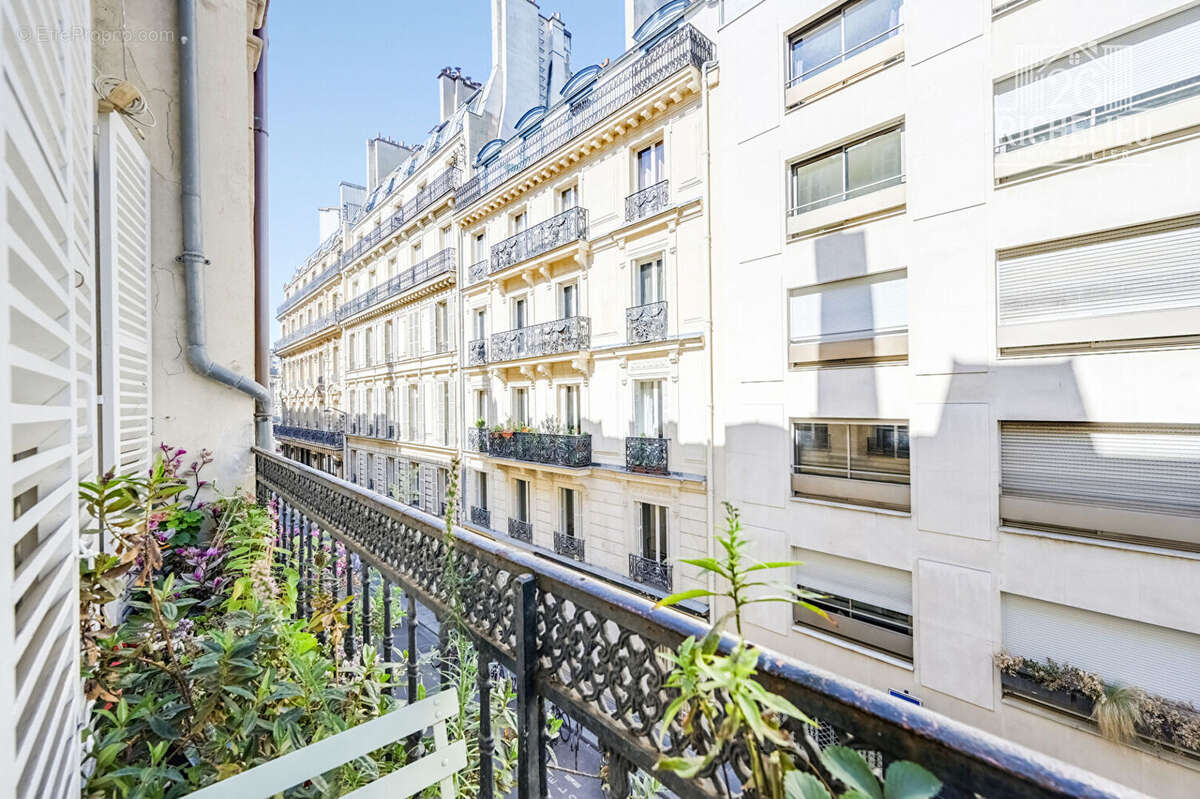Paris 1er - Palais-Royal 2 pièces de charme - 48 m² Carrez - Balcon filant - photo 2