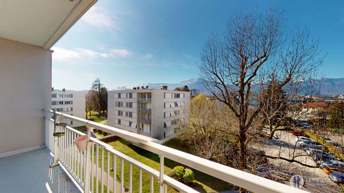 Appartement à SAINT-MARTIN-D'HERES