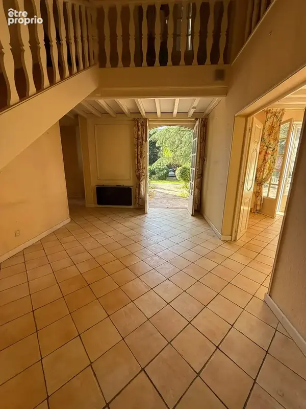 Dans un quartier prisé villa de 210 m2 dans un parc de 2000m2 - photo 3