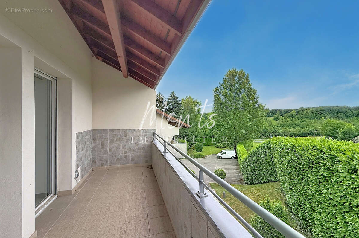 Appartement à VIRY
