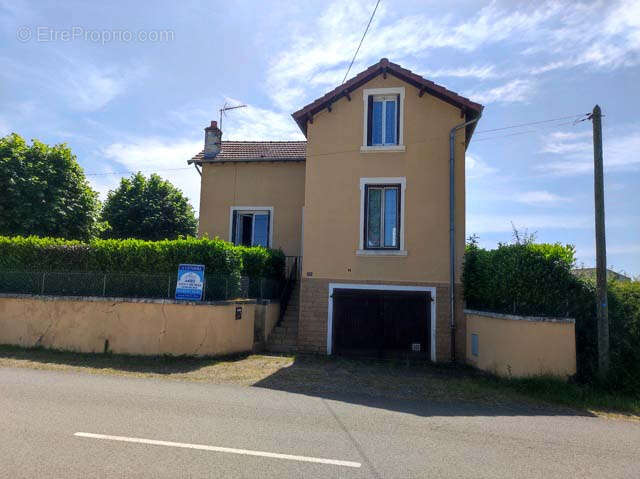 Maison à PARAY-LE-MONIAL