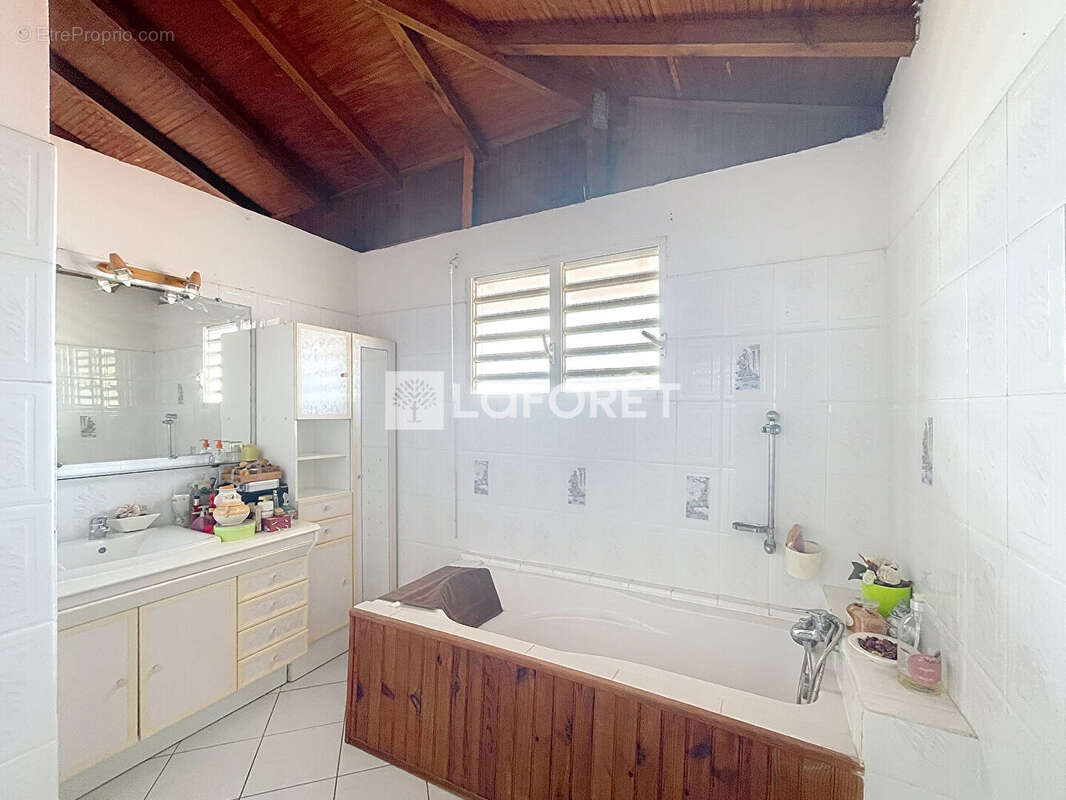 Maison à CAPESTERRE-BELLE-EAU