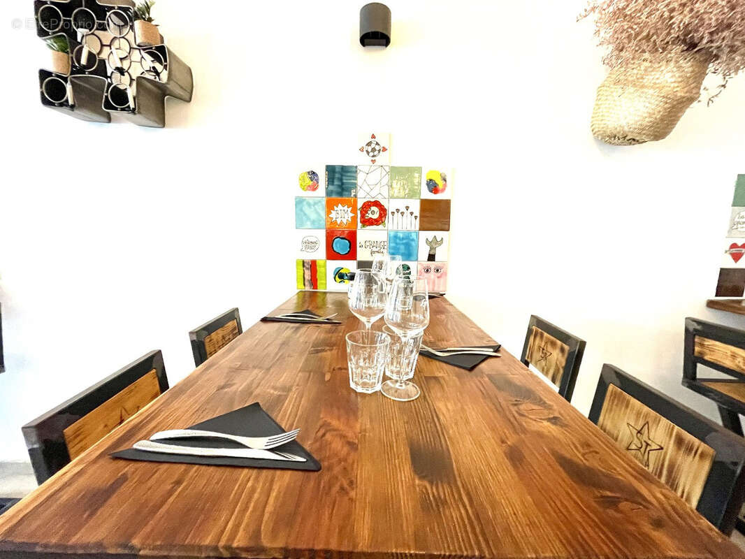 Commerce à AIGUES-VIVES