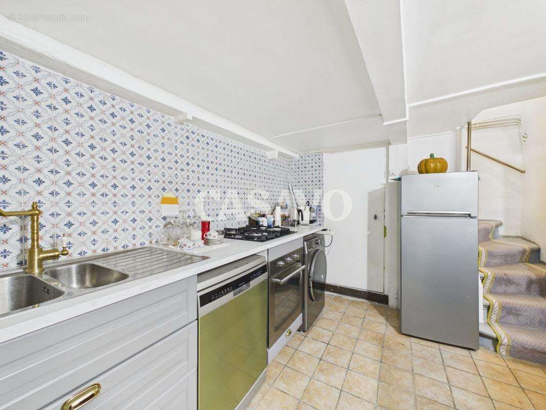 Appartement à PARIS-1E