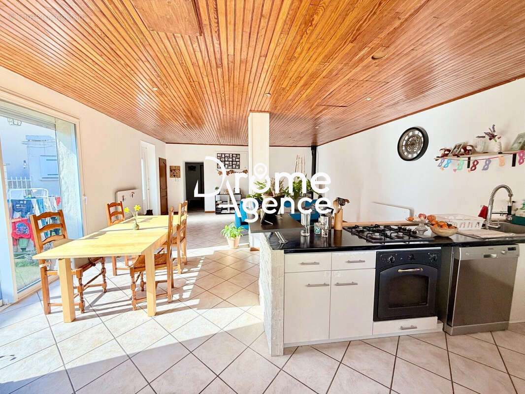 Maison 127 m² à Saint-Marcel-Les-Valence  - photo 3