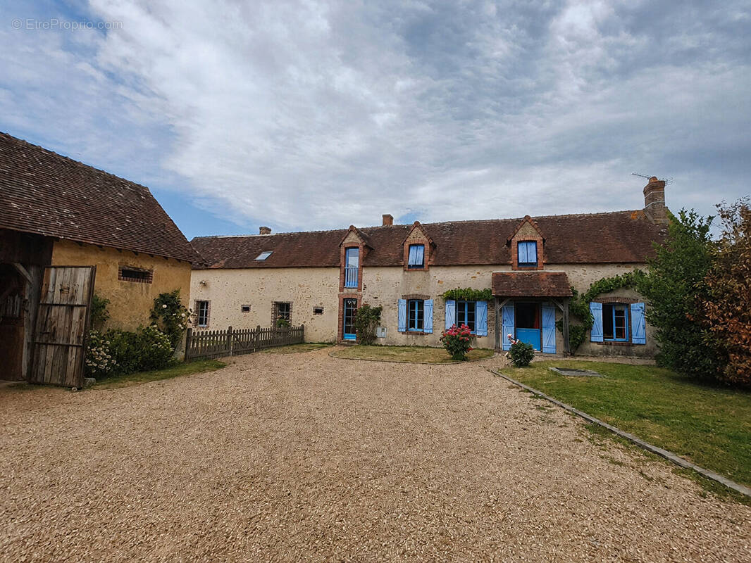 Maison à SEMUR-EN-VALLON