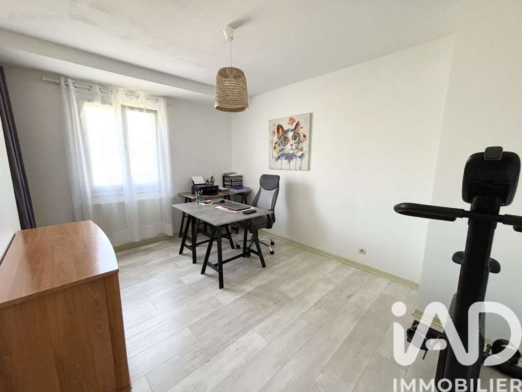 Maison 108 m² à Rivarennes  - photo 8