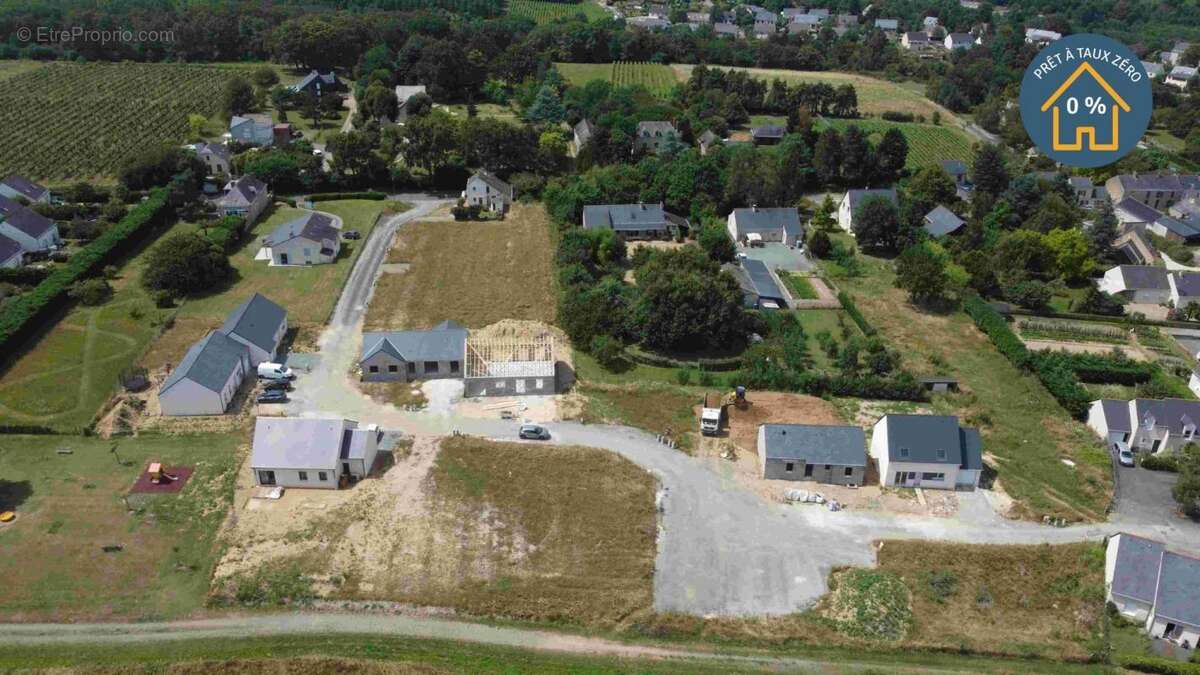 Terrain à RABLAY-SUR-LAYON