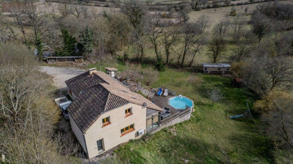 Agréable Contemporaine sur 2500 m2 avec vue et piscine hors sol - photo 4