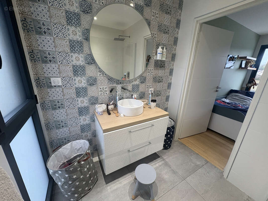 Maison à LA CHAPELLE-SAINT-LUC