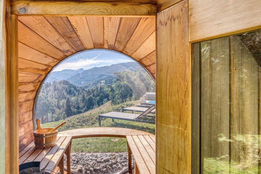 Chalet rénové à proximité de La Clusaz, Vue montagnes avec piscine - photo 5
