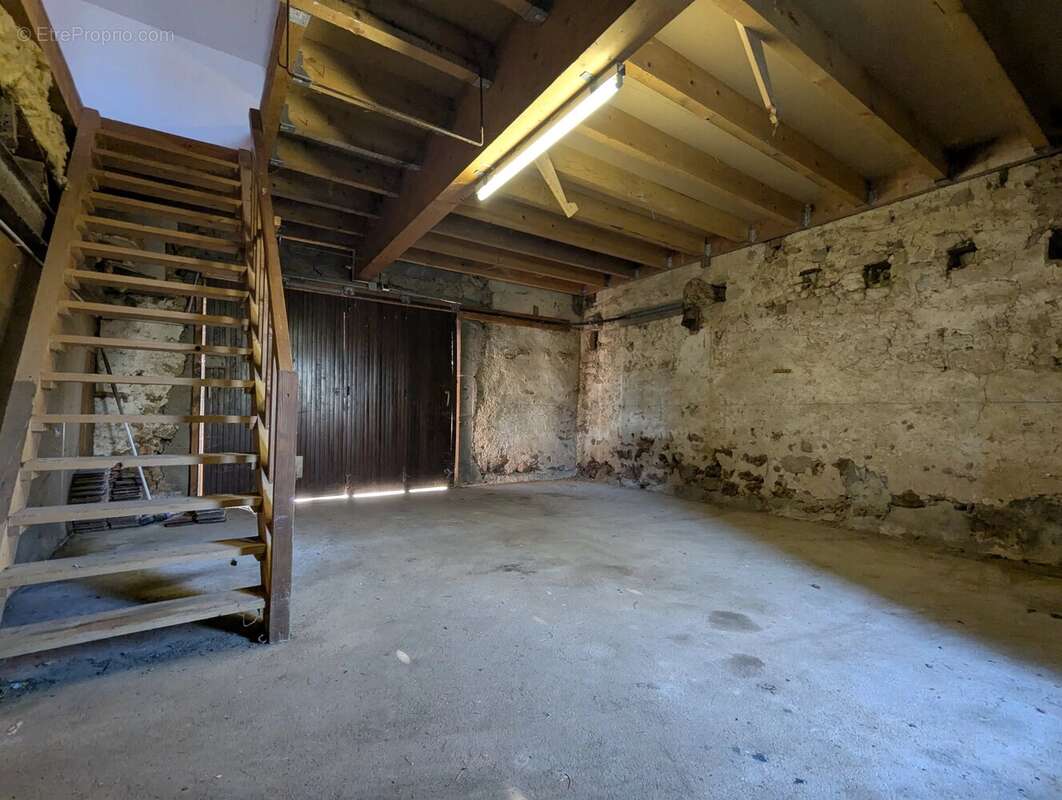 Appartement à COULONGES