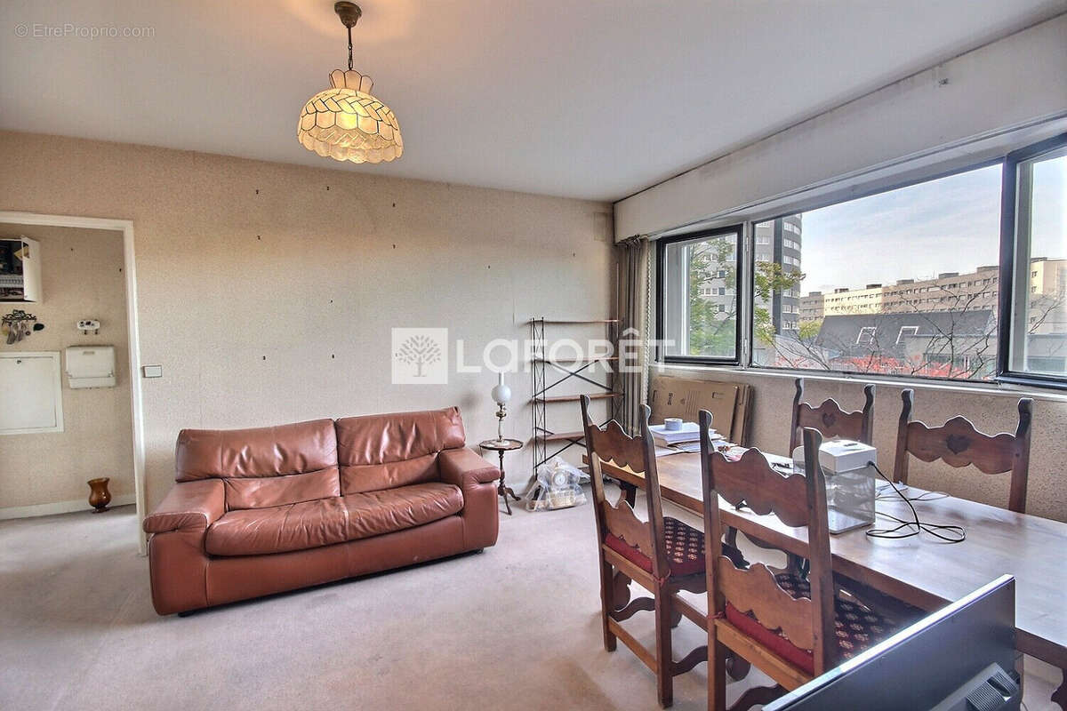 Appartement à COURBEVOIE