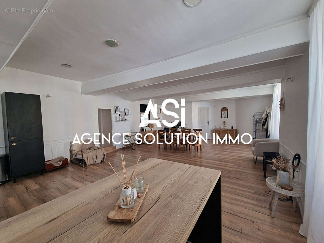 Maison à COSSE-LE-VIVIEN