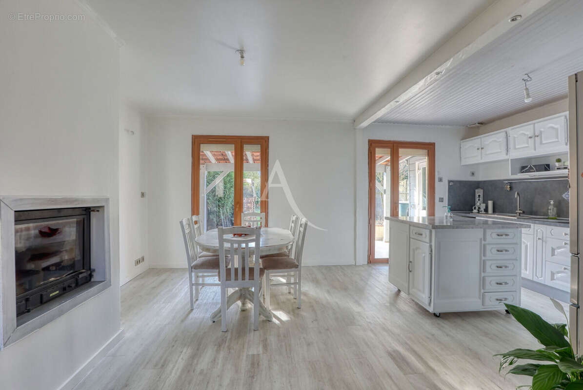 Maison à LES MUREAUX