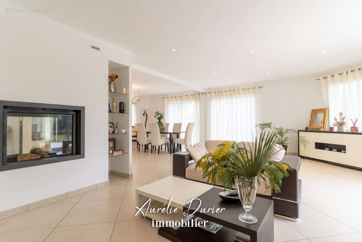 Maison à SAINT-CYR-SUR-LOIRE