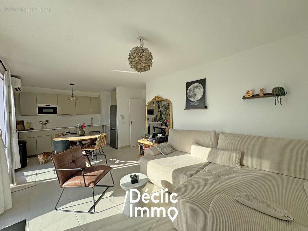 Appartement à LA ROQUETTE-SUR-SIAGNE