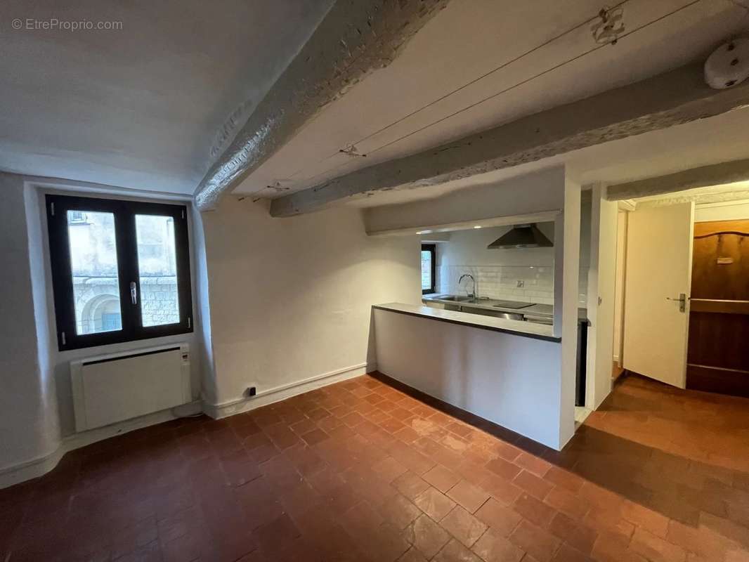 Appartement à PEILLE