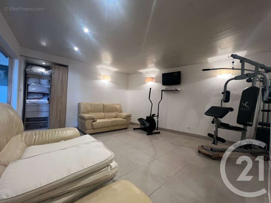 Maison 350 m² à Aurillac  - photo 29
