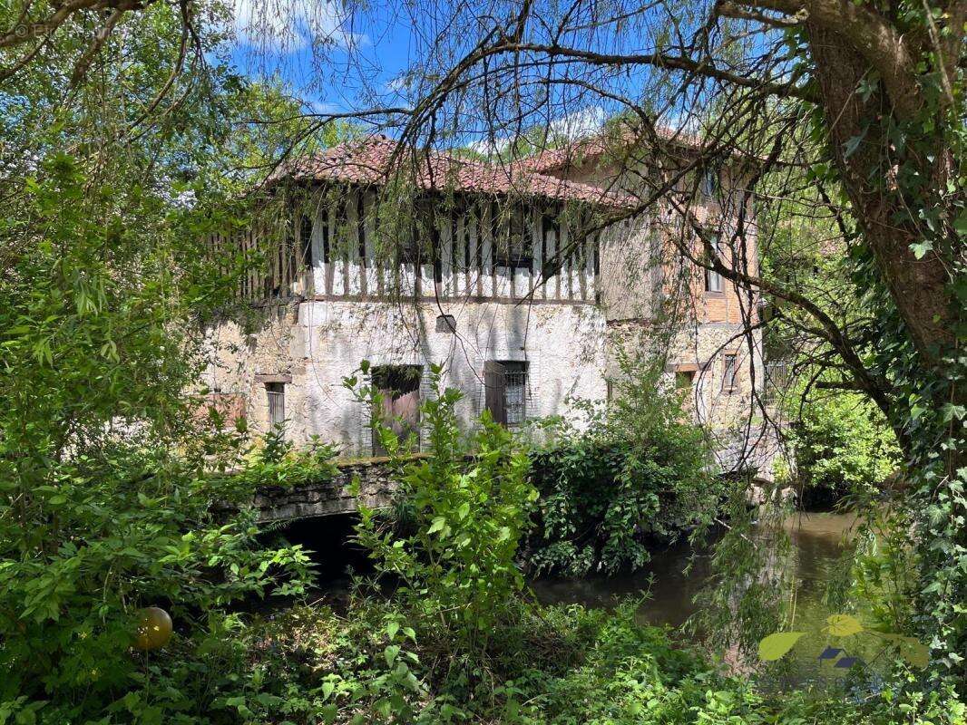 Maison à SAINT-LEONARD-DE-NOBLAT