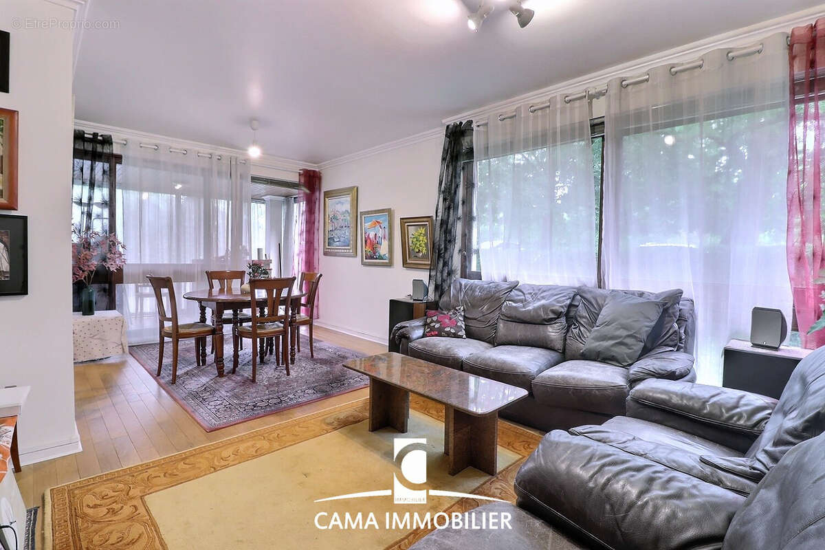 Appartement à FONTENAY-LE-FLEURY